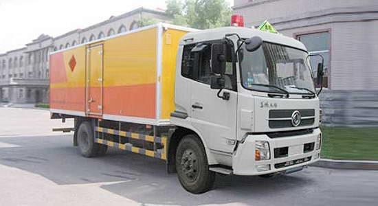 東風(fēng)福瑞卡3噸4噸5噸灑水車(chē)3噸4噸5噸運(yùn)水車(chē)不銹鋼水罐車(chē)報(bào)價(jià)