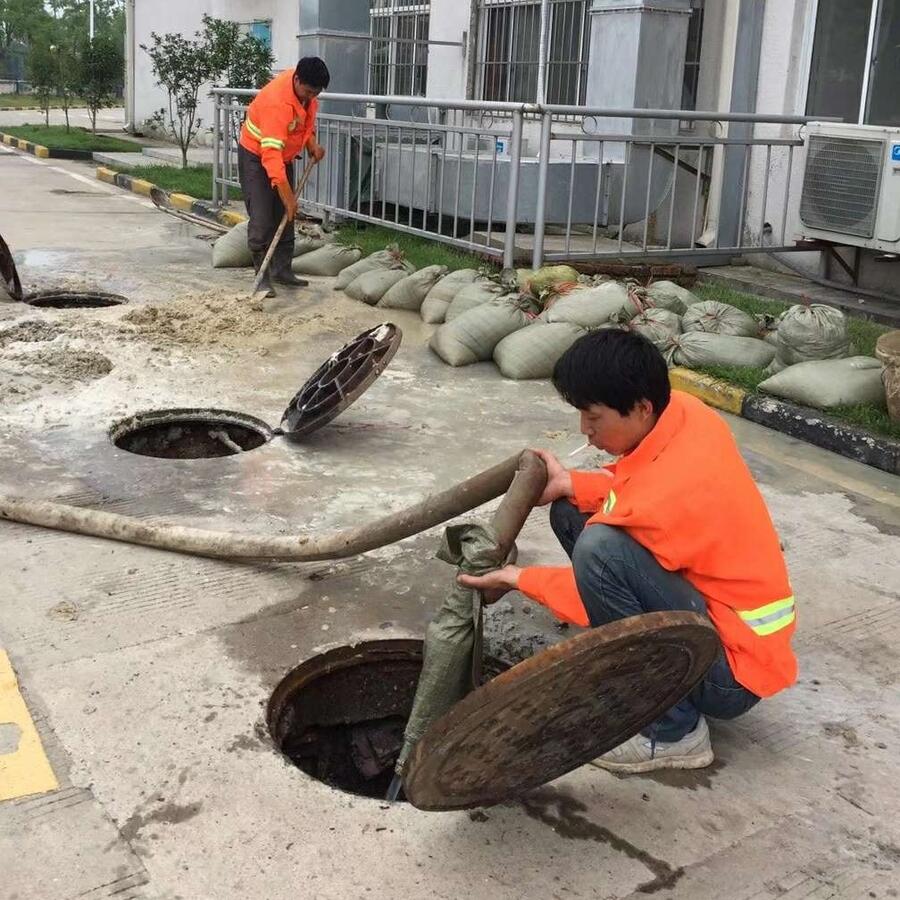 南京棲霞區(qū)馬群清理化糞池電話,抽糞,抽污水