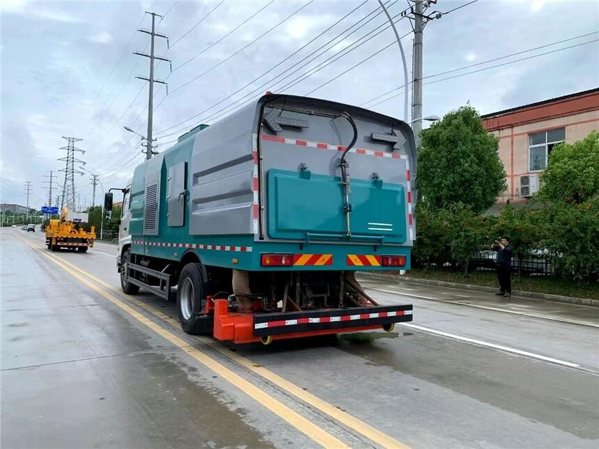 國(guó)六東風(fēng)吸塵車銷售價(jià)格