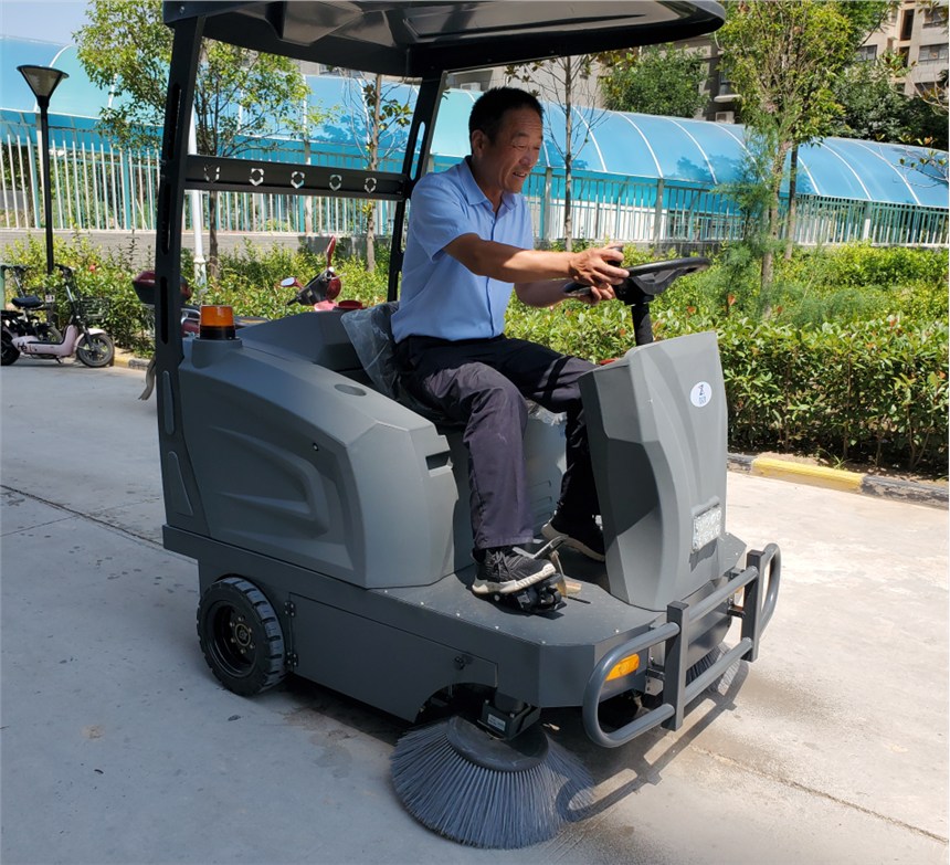 西安駕駛式掃地車維修 掃地車故障上門檢查